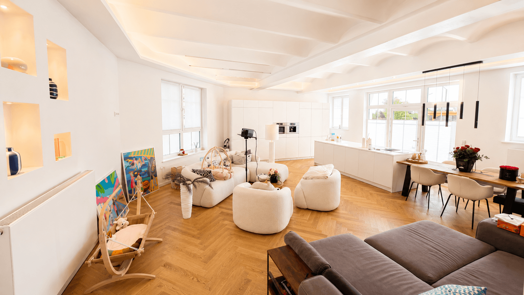 Blick_Küche_Sofa_Essbereich